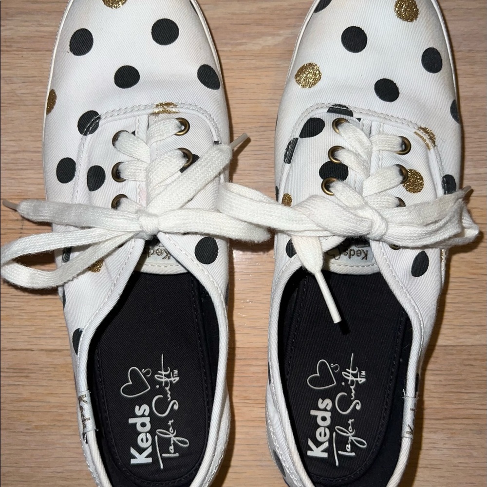 White Taylor Swift Keds with gold and black polka dots. Size 7.